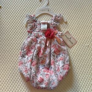 Duck .duck baby girl rapper size 24 four months